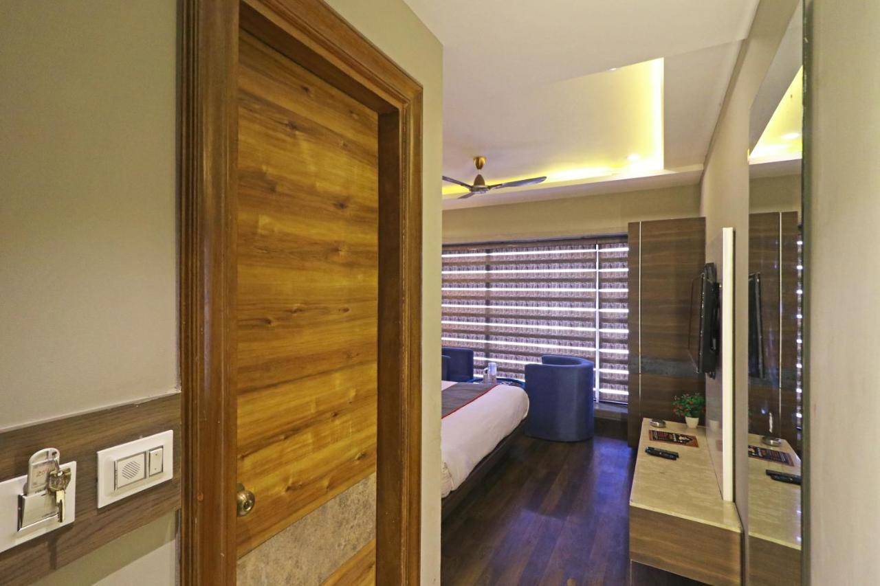 The Ivy Grand Hotel In City Centre With Free Secured Parking New Delhi Ngoại thất bức ảnh
