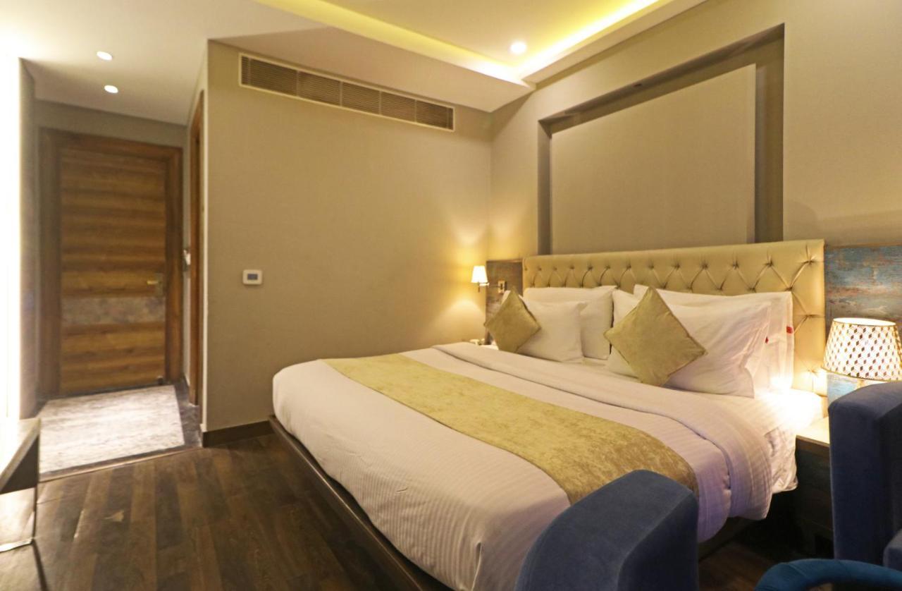 The Ivy Grand Hotel In City Centre With Free Secured Parking New Delhi Ngoại thất bức ảnh