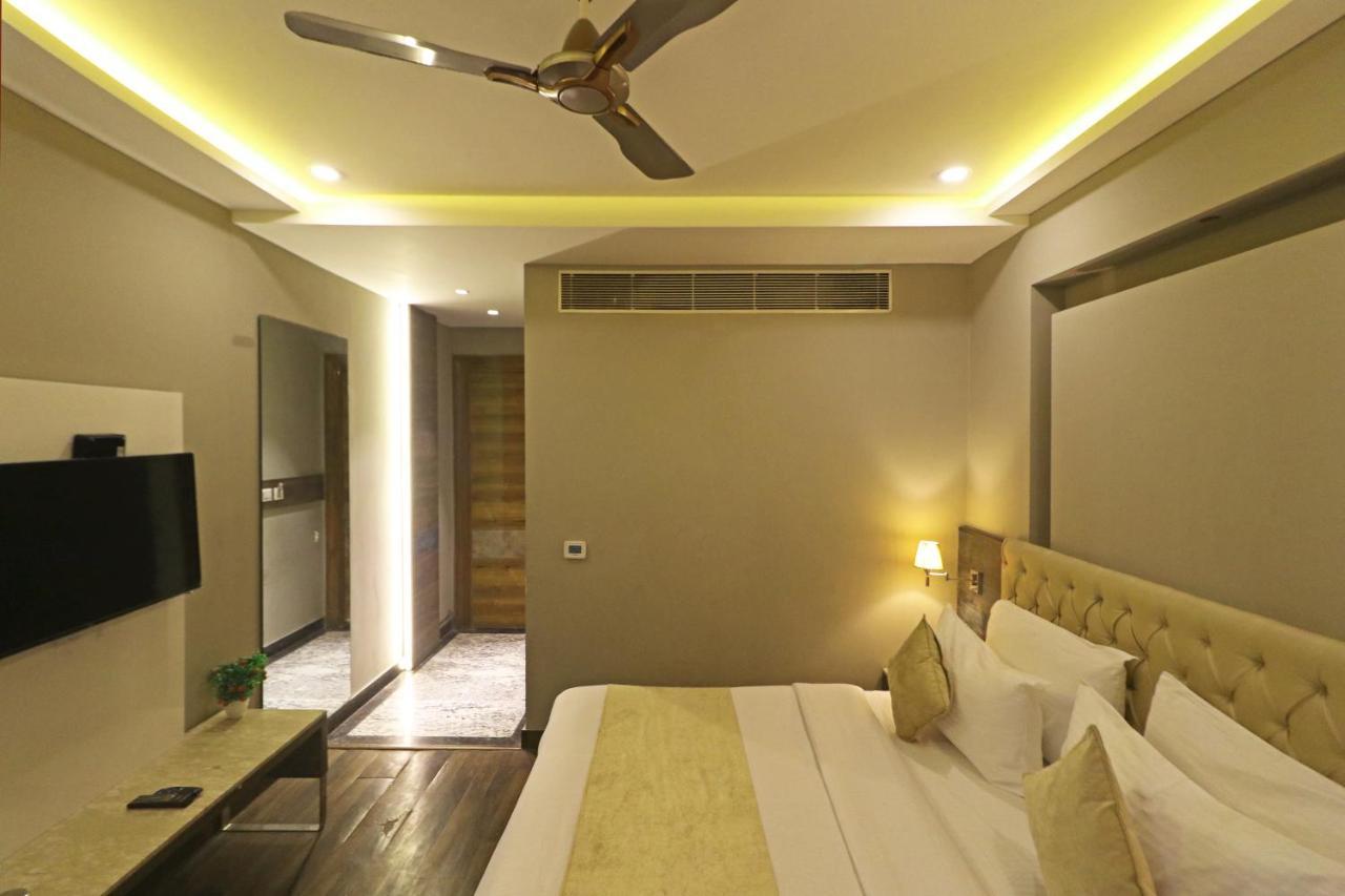 The Ivy Grand Hotel In City Centre With Free Secured Parking New Delhi Ngoại thất bức ảnh