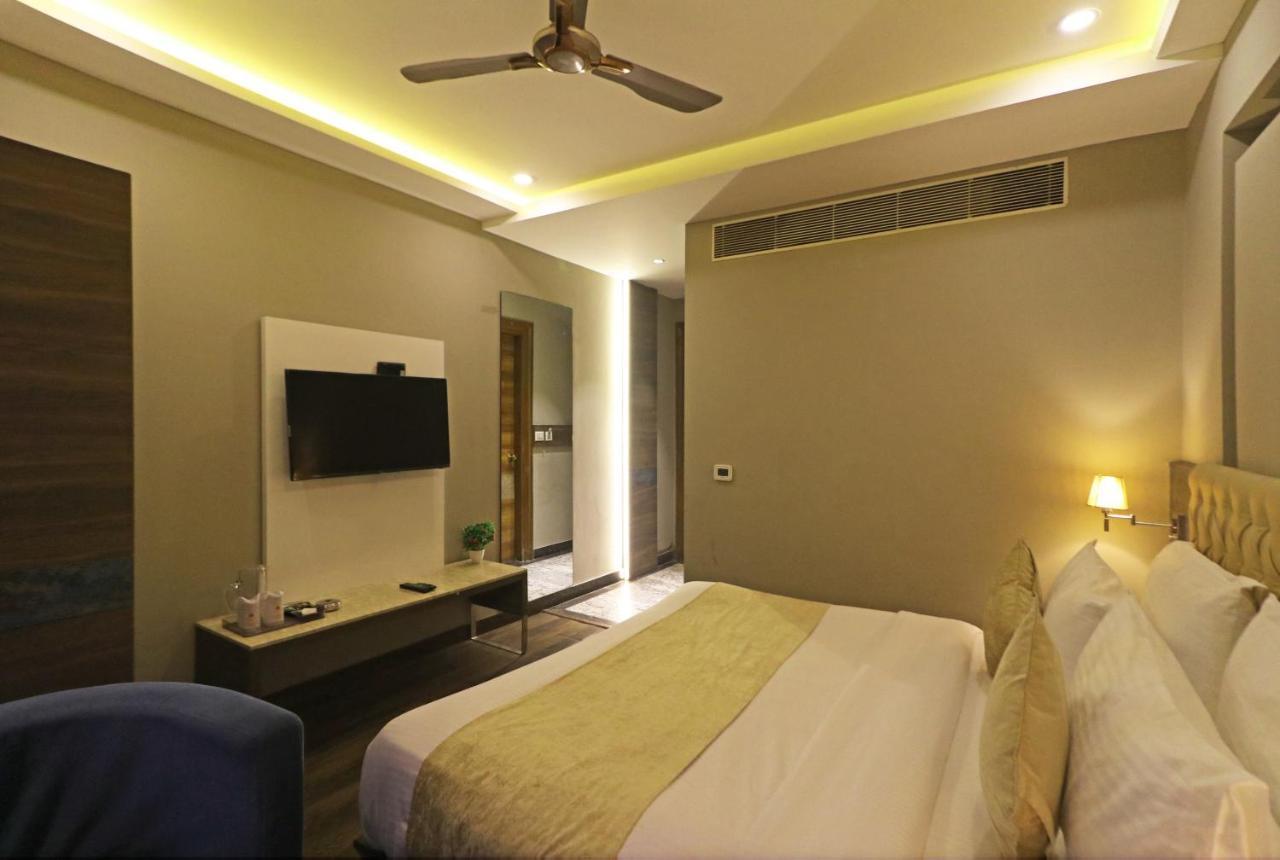 The Ivy Grand Hotel In City Centre With Free Secured Parking New Delhi Ngoại thất bức ảnh