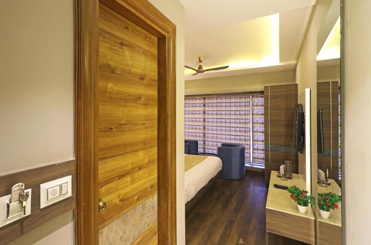 The Ivy Grand Hotel In City Centre With Free Secured Parking New Delhi Ngoại thất bức ảnh
