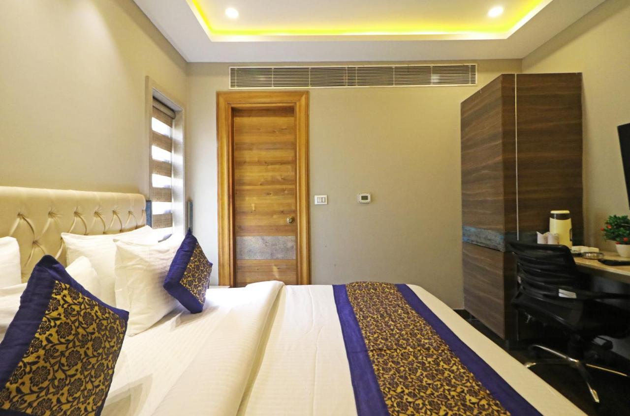 The Ivy Grand Hotel In City Centre With Free Secured Parking New Delhi Ngoại thất bức ảnh
