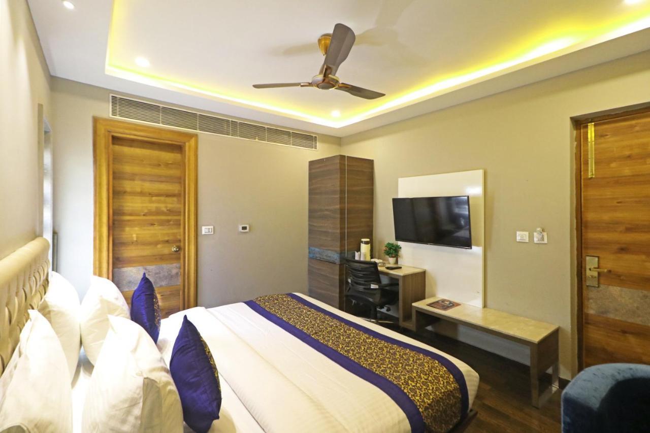 The Ivy Grand Hotel In City Centre With Free Secured Parking New Delhi Ngoại thất bức ảnh