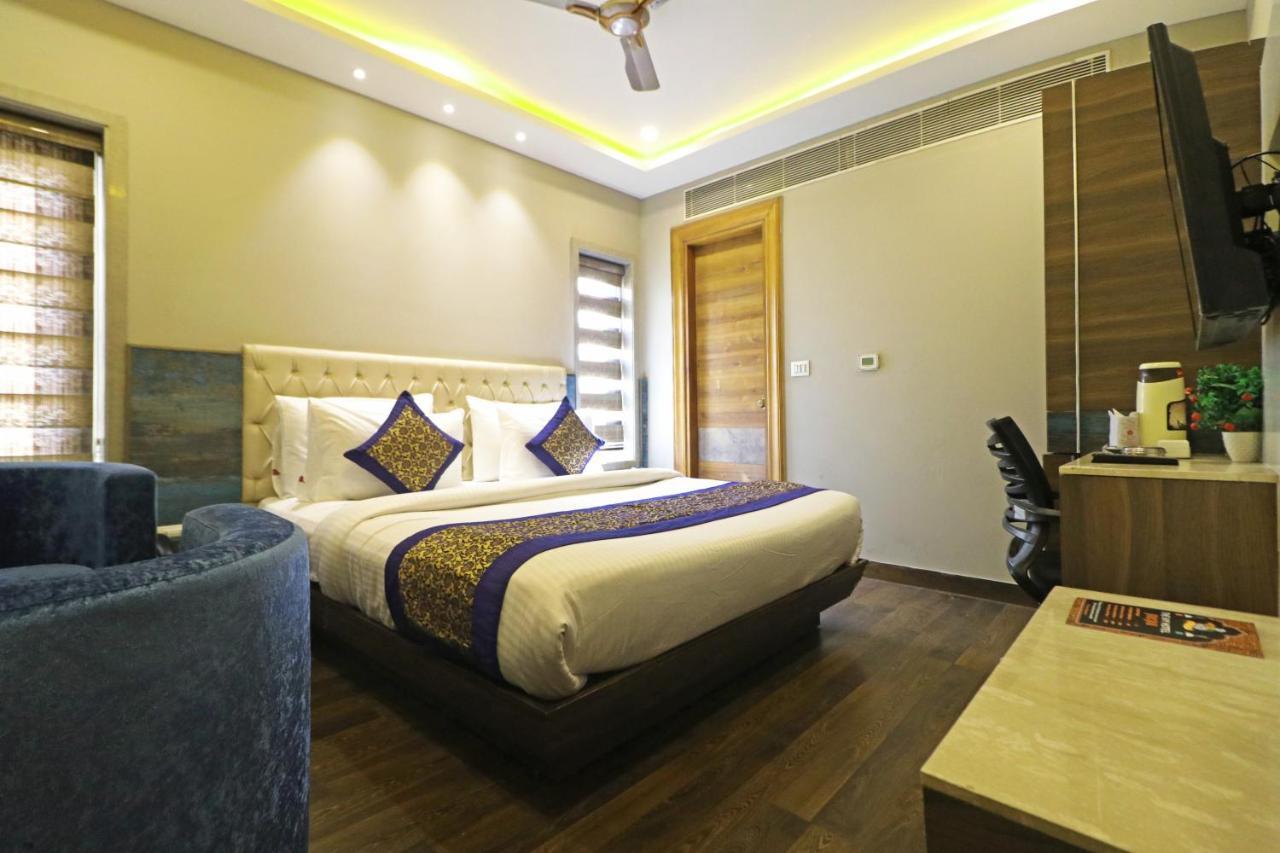 The Ivy Grand Hotel In City Centre With Free Secured Parking New Delhi Ngoại thất bức ảnh
