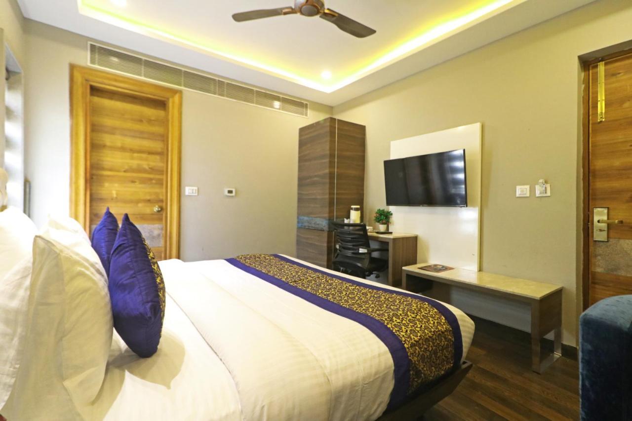 The Ivy Grand Hotel In City Centre With Free Secured Parking New Delhi Ngoại thất bức ảnh
