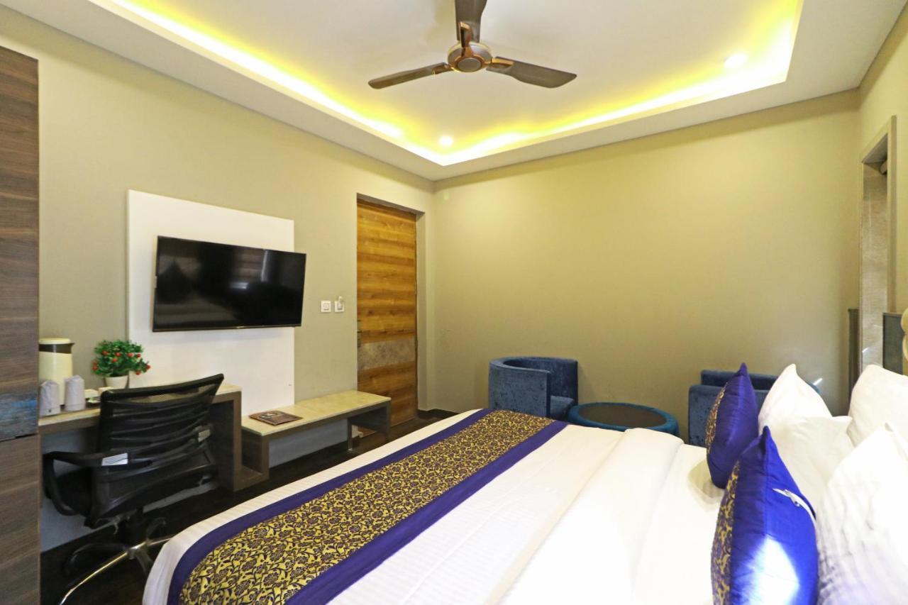 The Ivy Grand Hotel In City Centre With Free Secured Parking New Delhi Ngoại thất bức ảnh