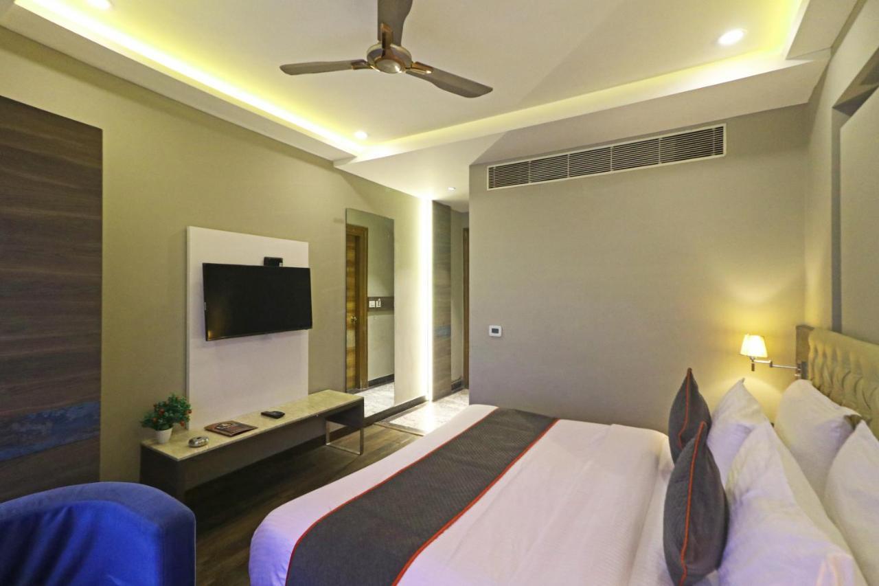The Ivy Grand Hotel In City Centre With Free Secured Parking New Delhi Ngoại thất bức ảnh