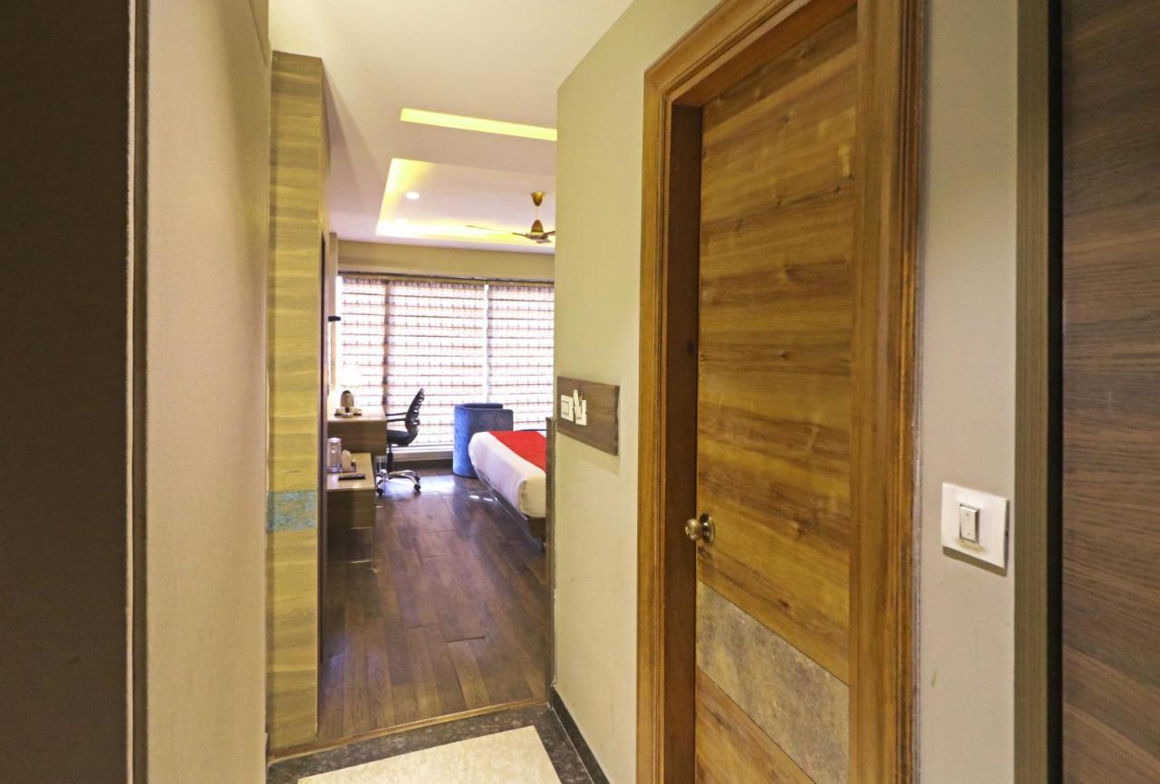 The Ivy Grand Hotel In City Centre With Free Secured Parking New Delhi Ngoại thất bức ảnh